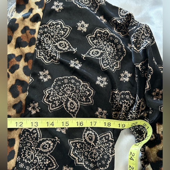 Leopard Print Velvet Robe - Picture 4 of 6